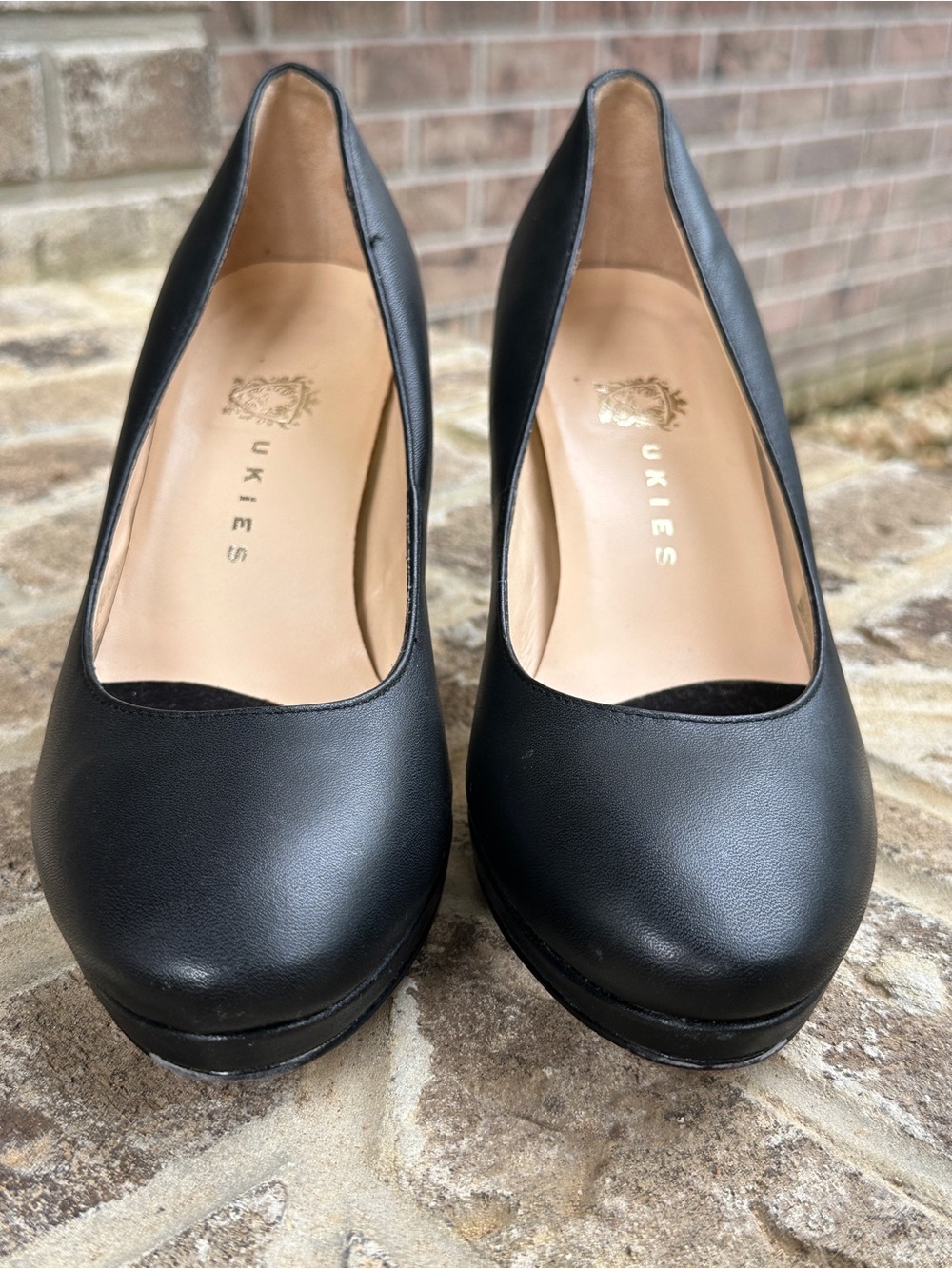 Ukies sz 7 Black Leather Platform Pumps